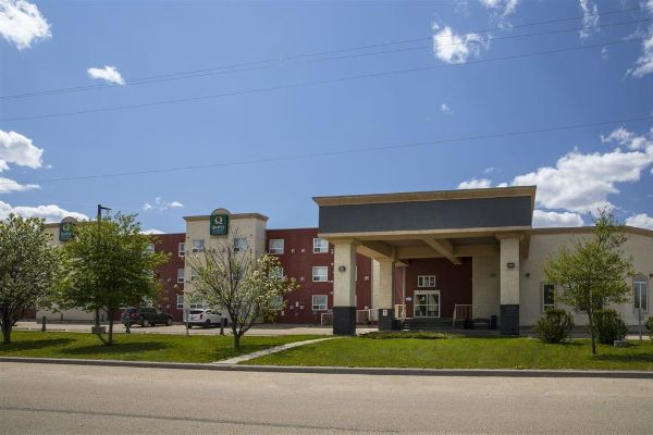 Days Inn & Suites Whitecourt